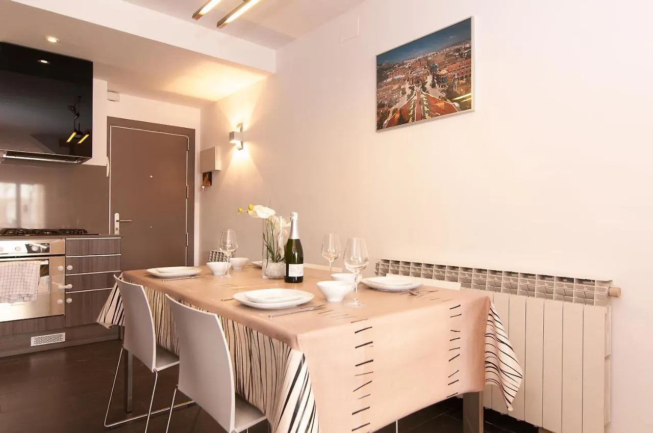바르셀로나 Private Terrace At Sagrada Familia 아파트 0*,  스페인